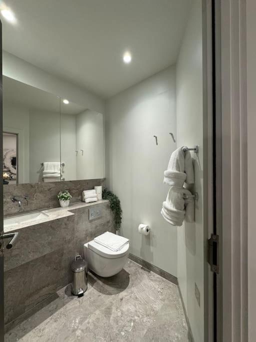 Reading's Lush Haven - 1br 1ba - Chrl F14