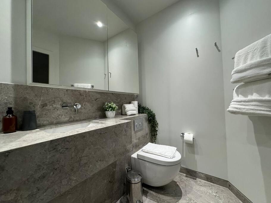 Reading's Lush Haven - 1br 1ba - Chrl F14 Apartment *